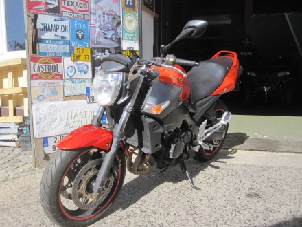 Motorka Suzuki GSR600