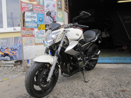 Motorka Yamaha XJ6 N