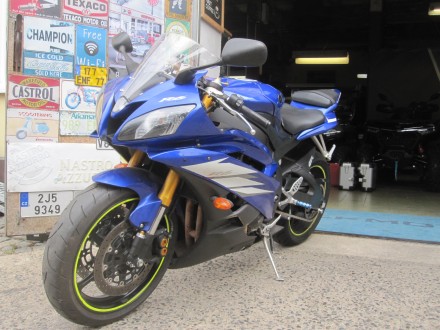 Motorka Yamaha YZF-R6